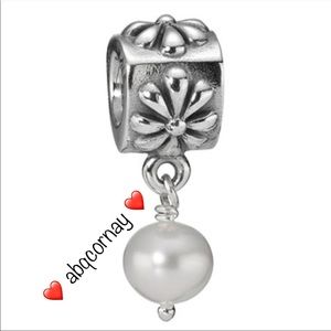 EUC Pandora 790535P Sterling Silver Flower Dangle w/ White Pearl Dangle Charm